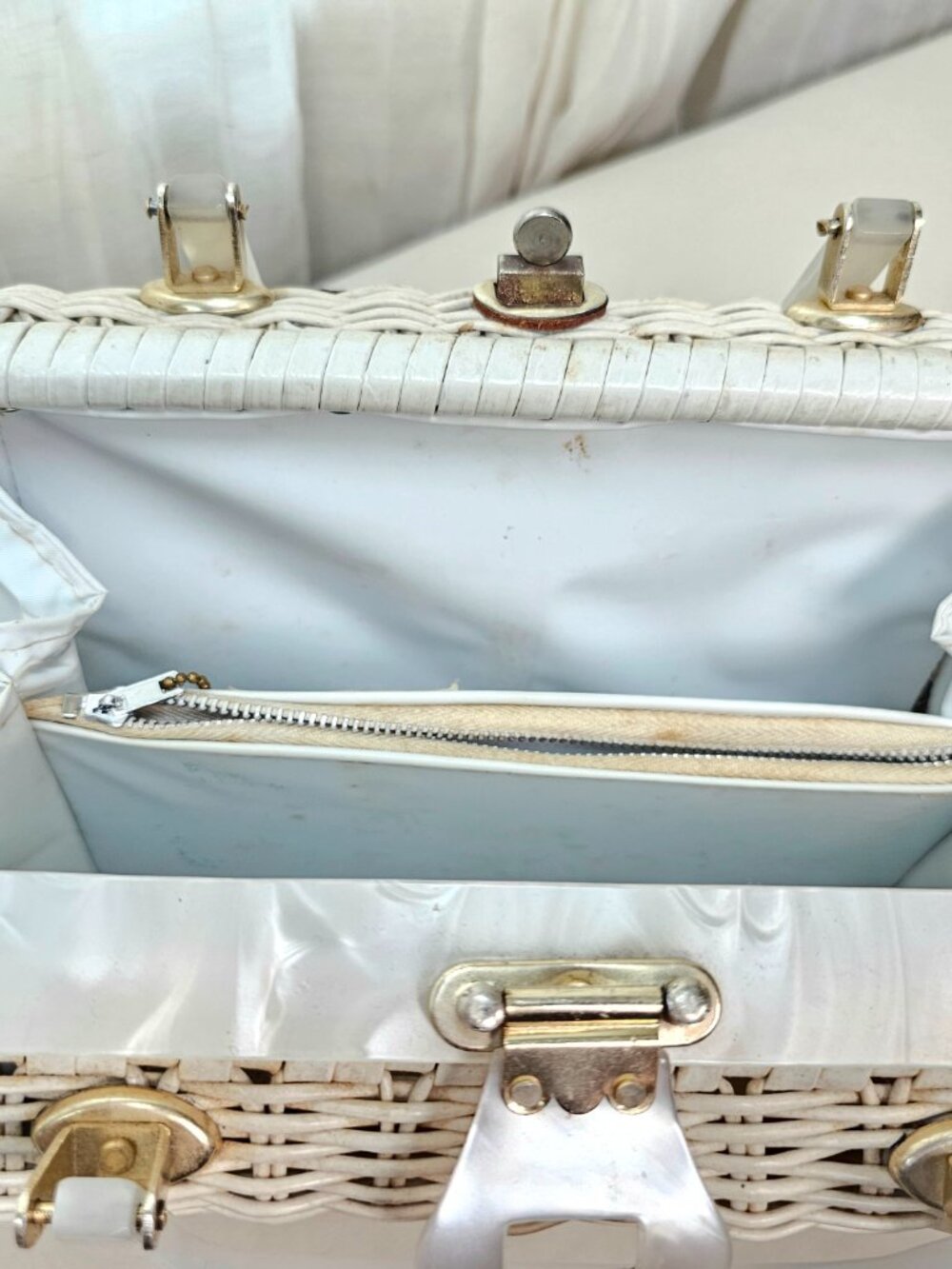 Vintage Atlas of Hollywood Wicker Seashell Bag White Lucite Handle 1950s 60s - Picture 14 of 16